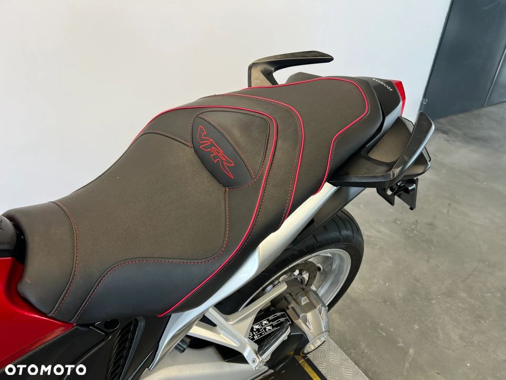 Honda VFR - 19