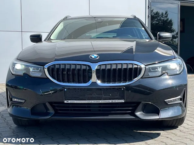 BMW Seria 3 330e xDrive M Sport sport - 3