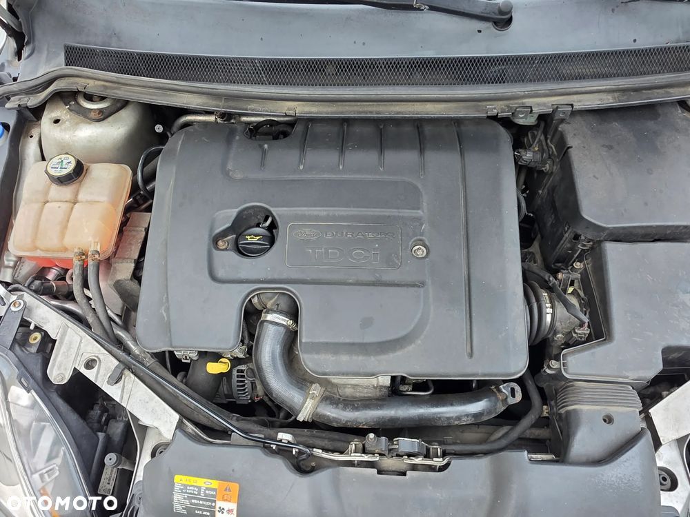 Ford Focus 1.6 TDCi DPF Style - 6
