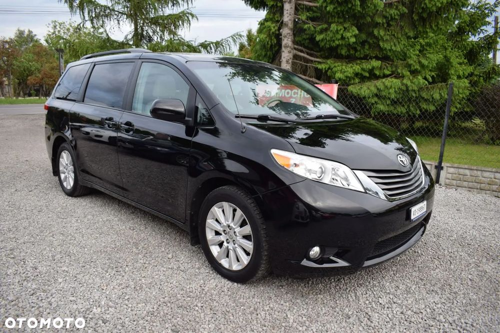Toyota Sienna - 1