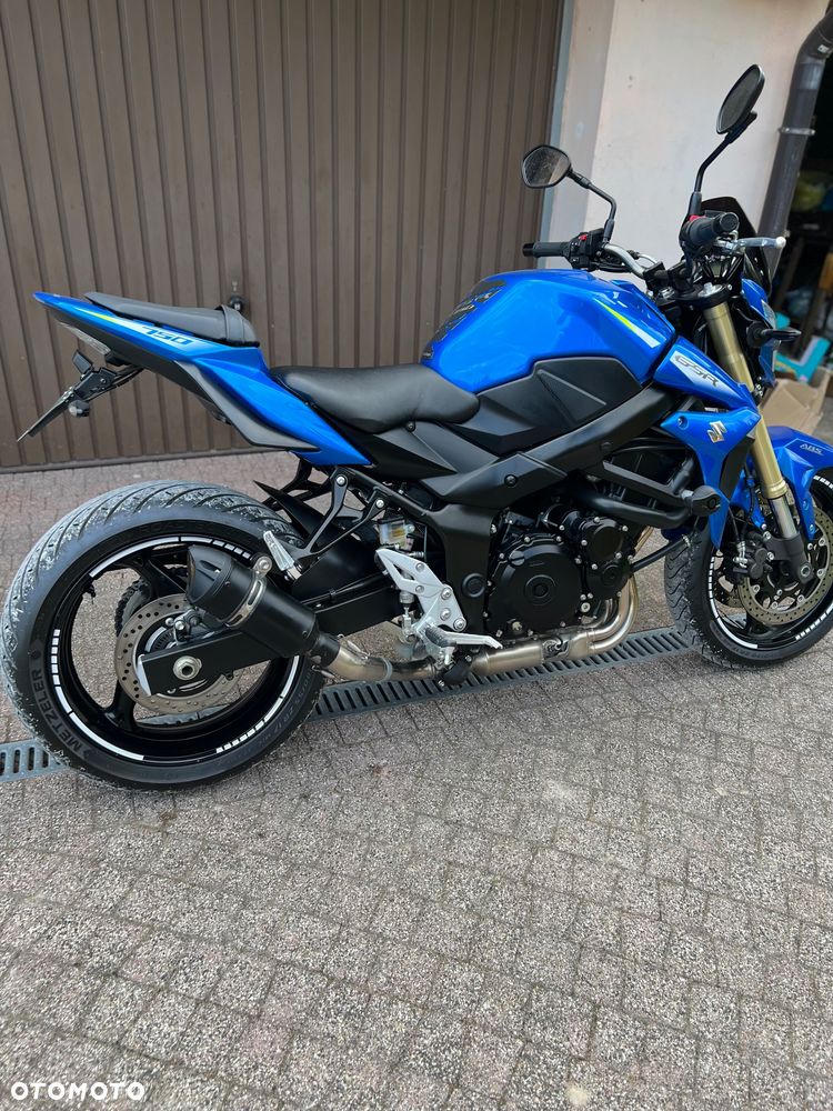 Suzuki GSR - 9