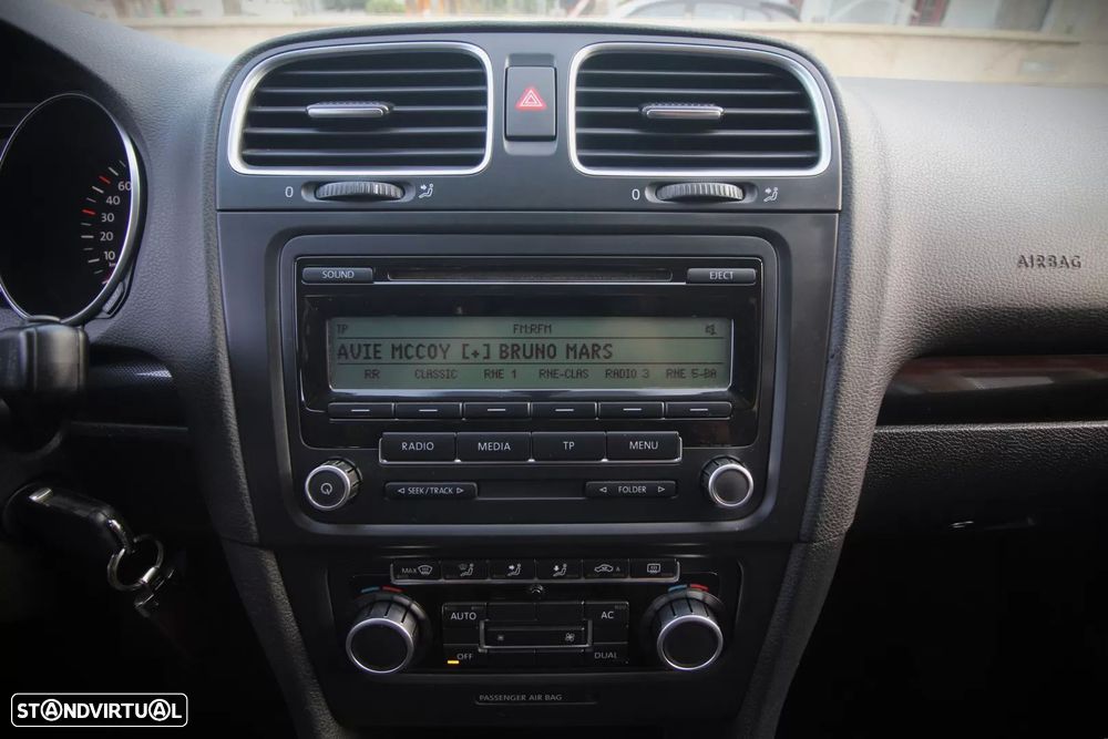 VW Golf 1.6 TDi Highline - 16