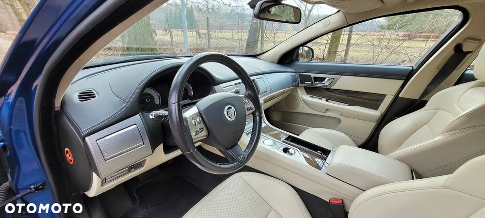 Jaguar XF XFR - 17