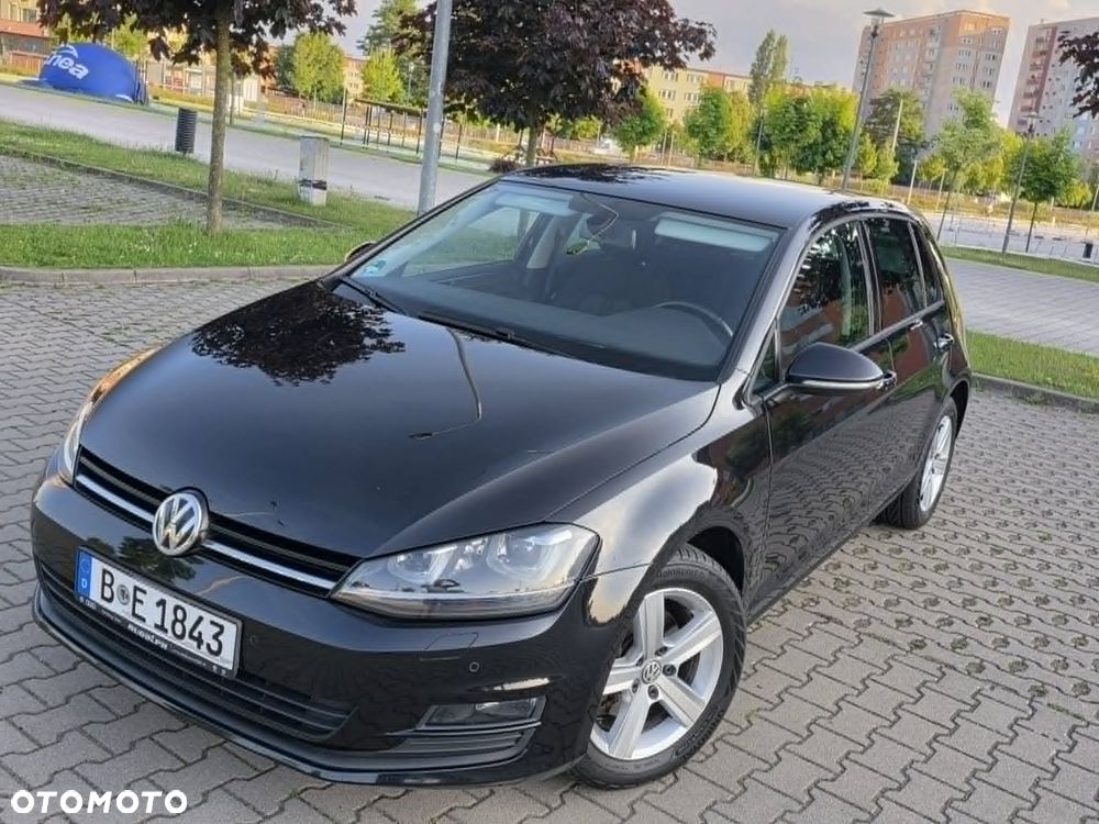 Volkswagen Golf - 1