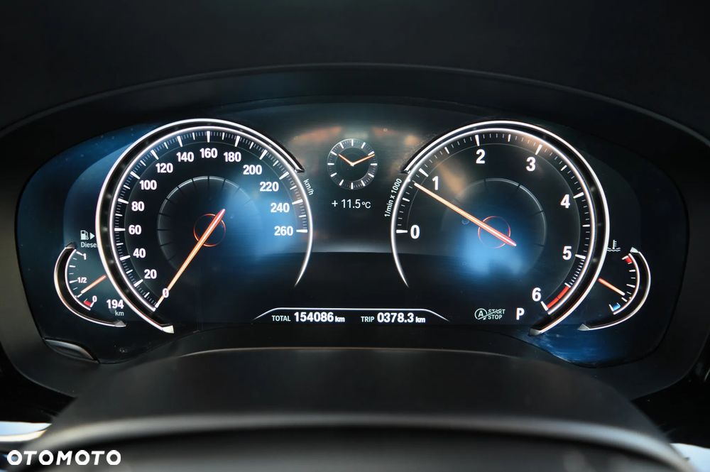 BMW Seria 5 520d xDrive Luxury Line sport - 40