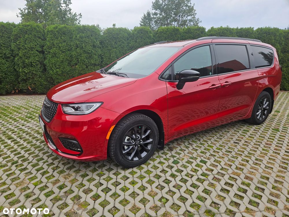 Chrysler Pacifica - 2