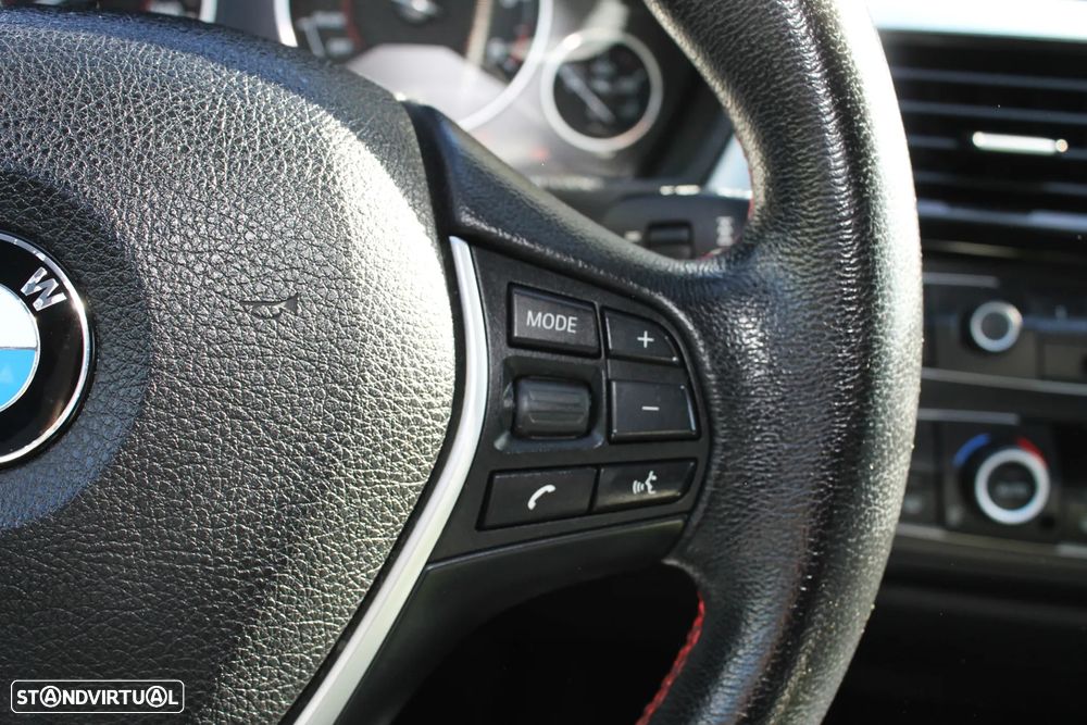 BMW 318 d Touring Line Sport - 32