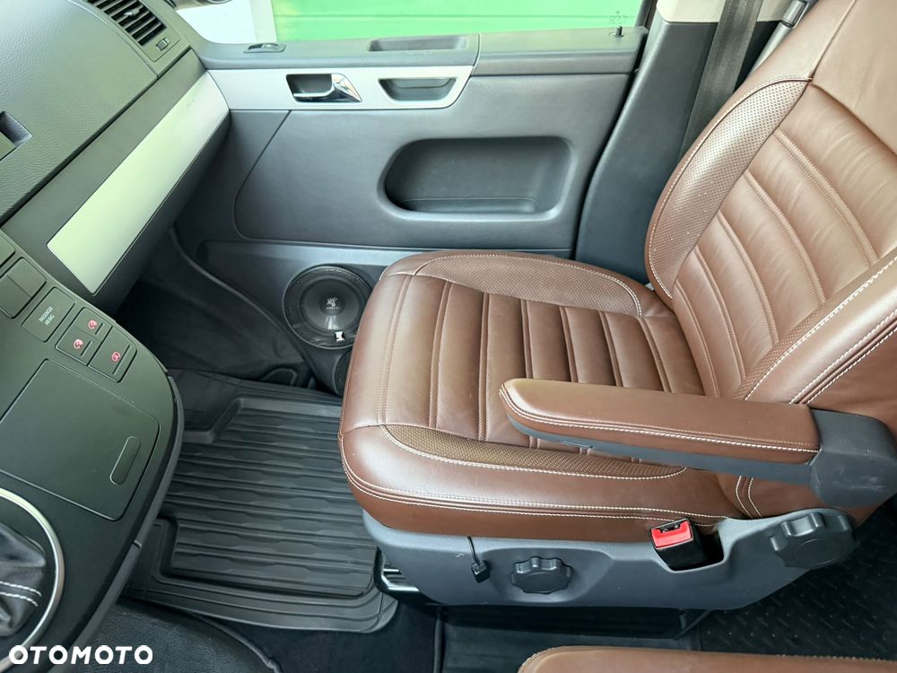 Volkswagen Multivan - 37
