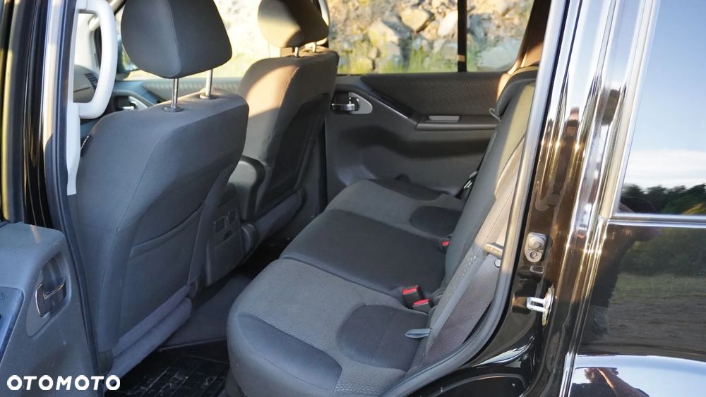 Nissan Pathfinder 2.5 D SE - 17
