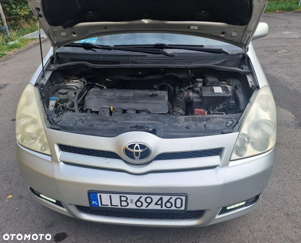 Toyota Corolla Verso - 16