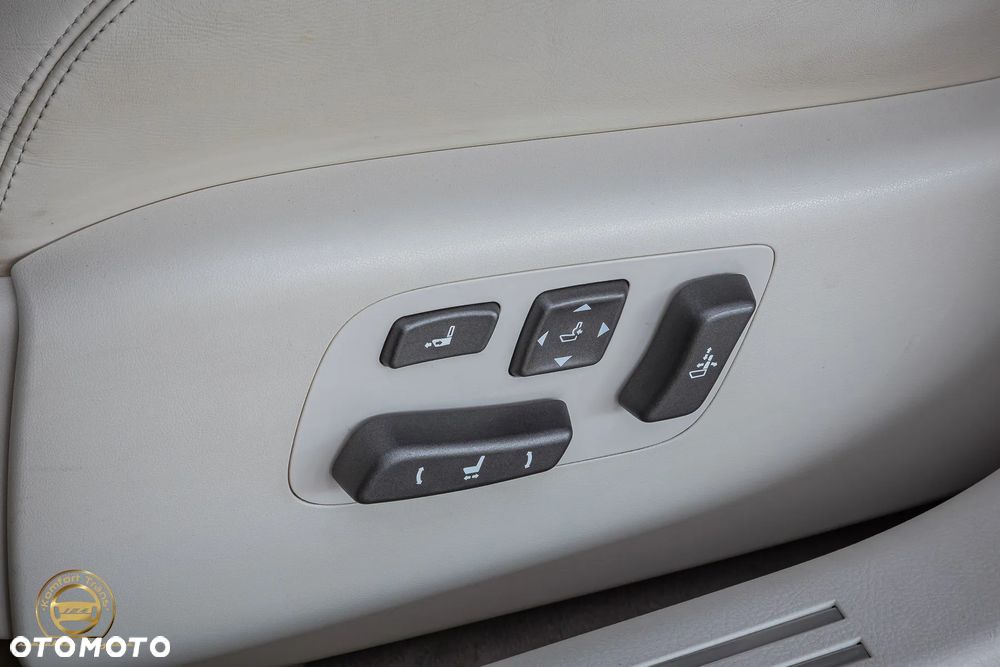 Lexus LS - 23