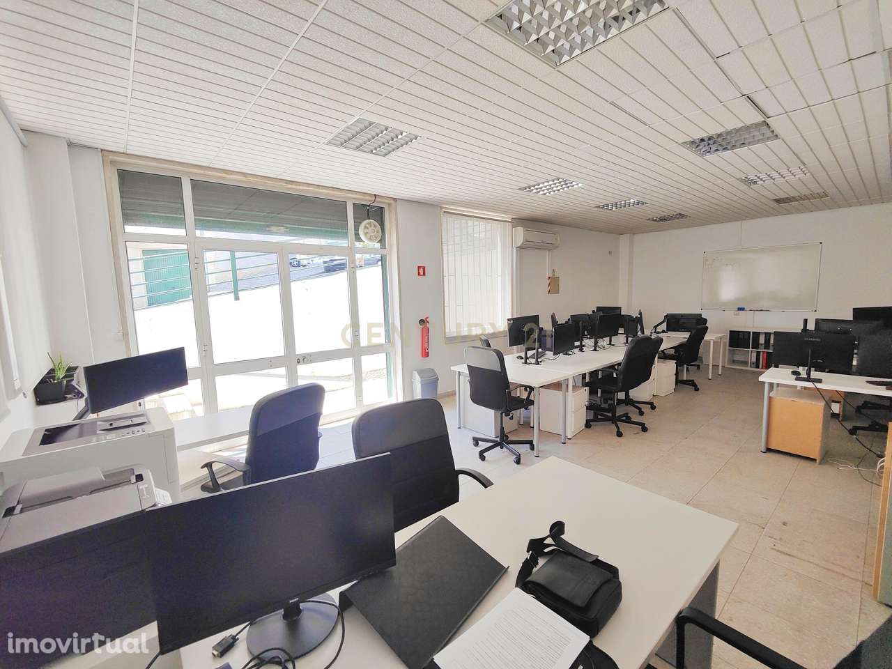 Loja em Alverca, arrendada por 700,00€ mês, com parqueamento e arrecad - Grande imagem: 3/25