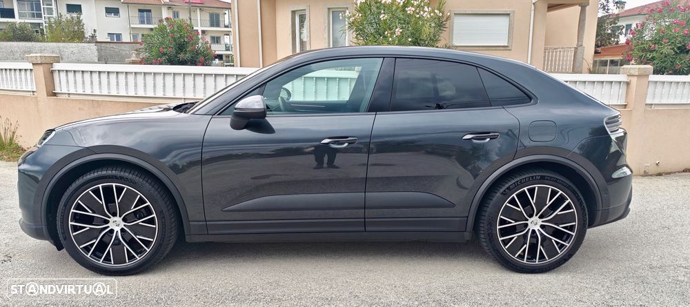 Porsche Macan Electric 4 - 16