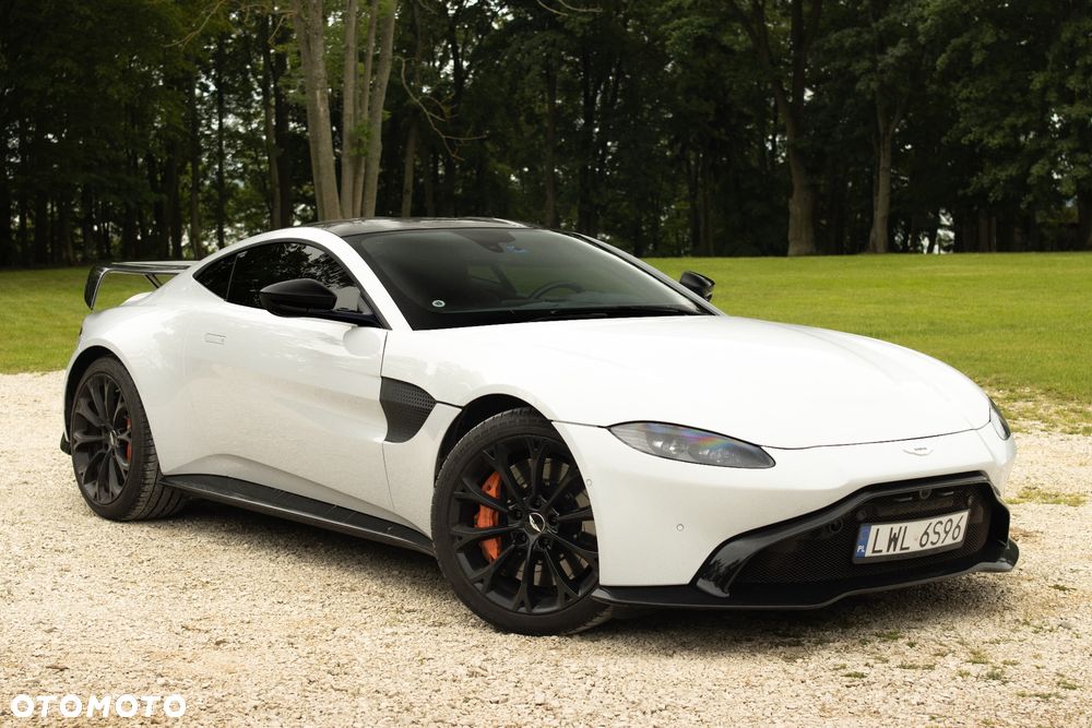 Aston Martin Vantage - 1