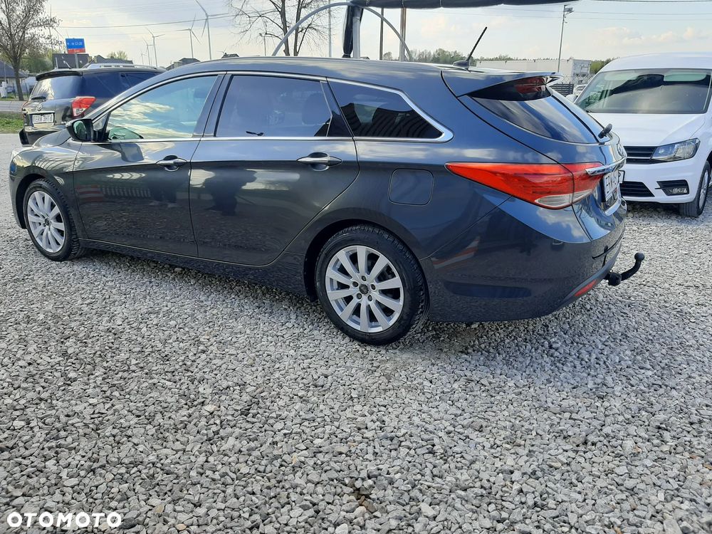 Hyundai i40 Kombi blue 1.6 Family - 11