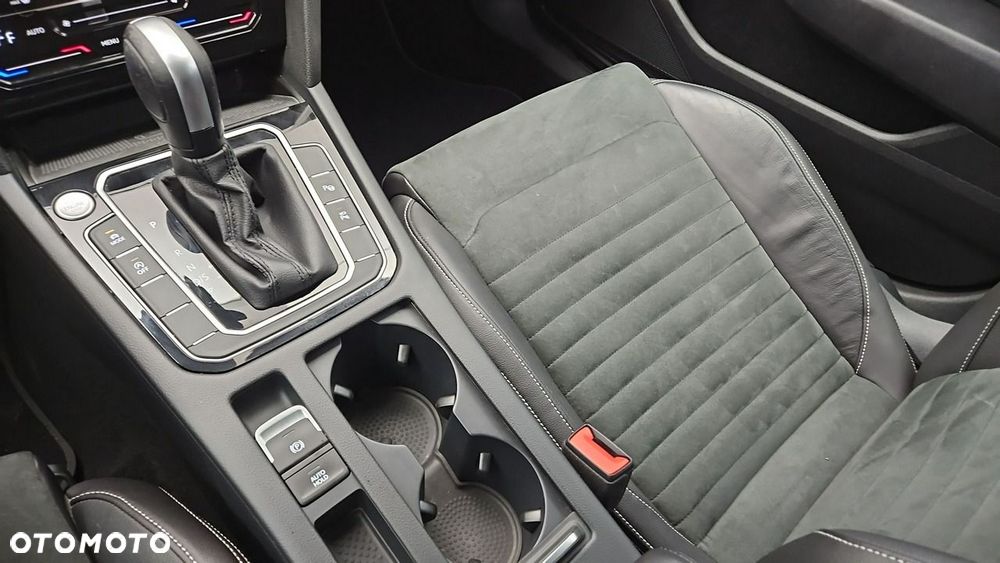 Volkswagen Passat Variant 2.0 TDI Elegance DSG - 19