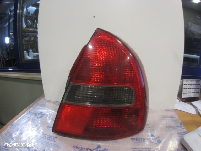 Farol Tras Stop3247 MITSUBISHI CARISMA HATCHBACK 1999 1.9 TD 90CV 5P CINZA DRT HELLA - 1