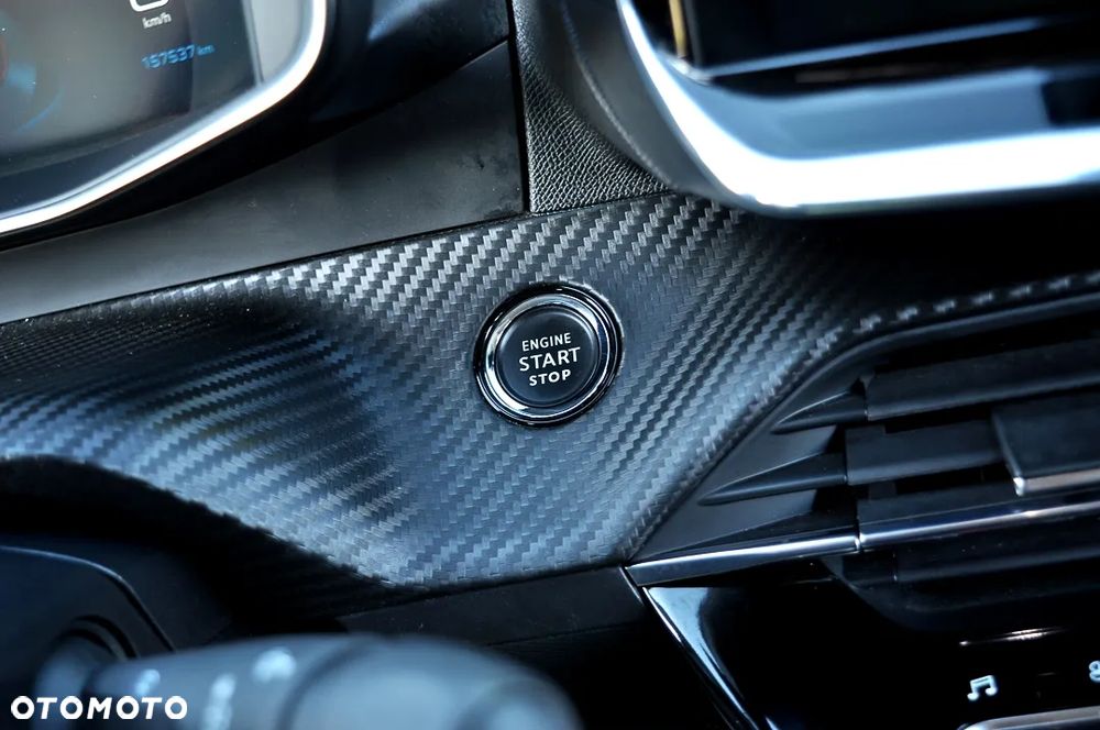 Peugeot 2008 BlueHDi 130 Allure S&S EAT8 - 32