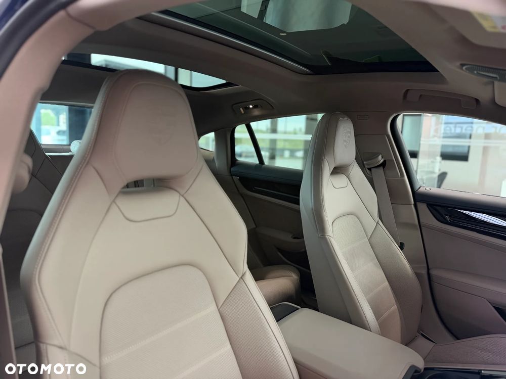 Porsche Panamera 4 - 22
