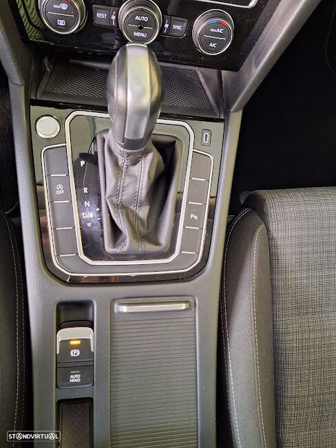 VW Passat 1.6 TDI Confortline DSG - 25