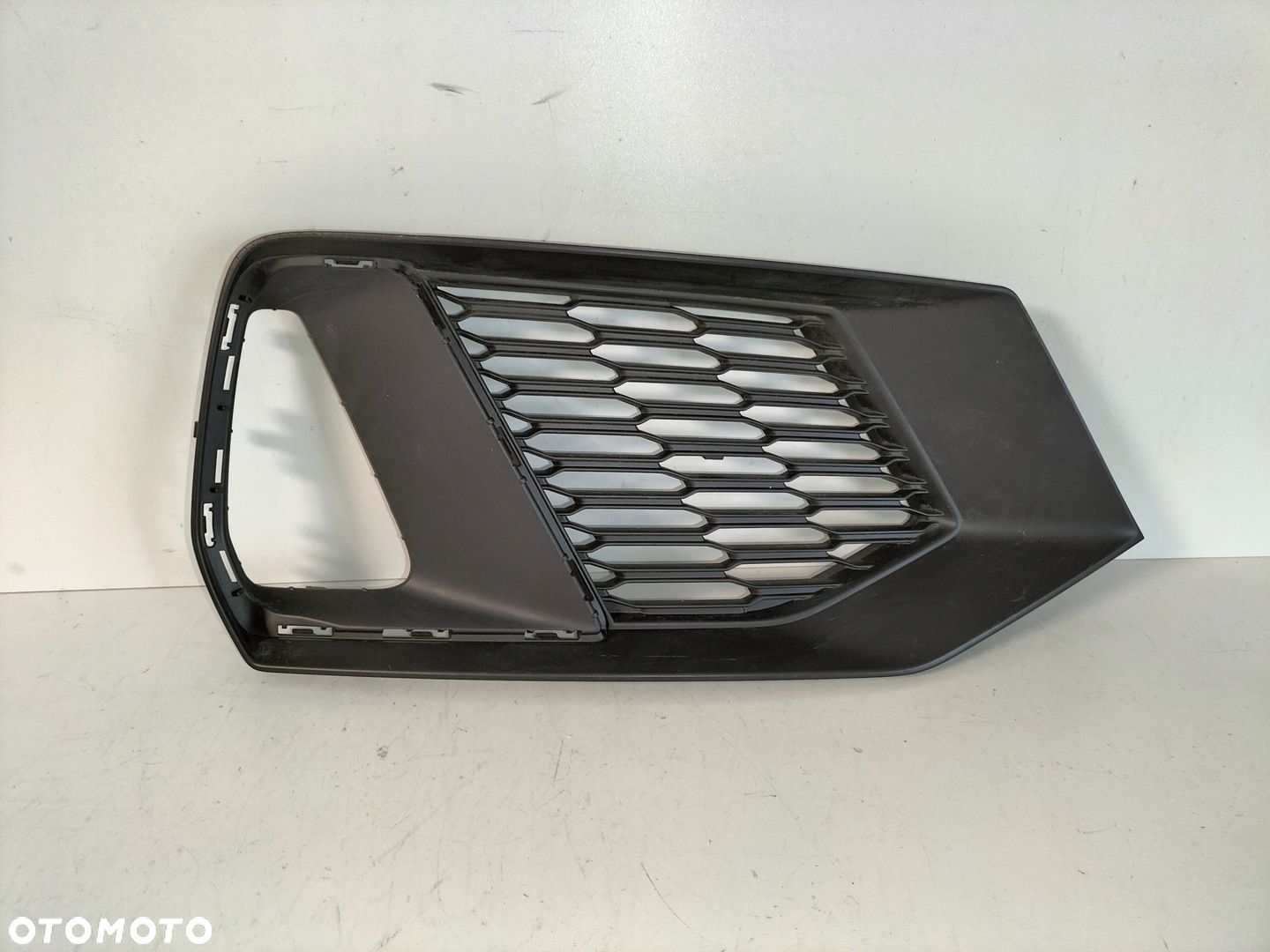 Atrapa kratka zderzaka przód prawa AUDI A7 C8 18- S-LINE - 1