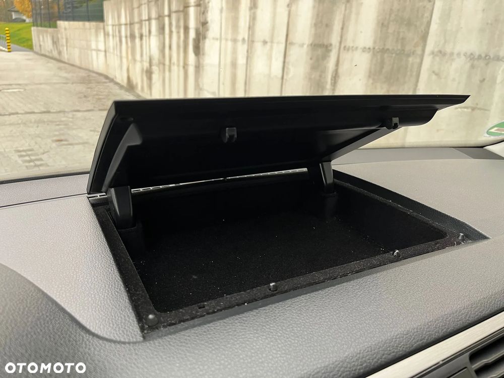 Volkswagen Caddy Maxi - 11