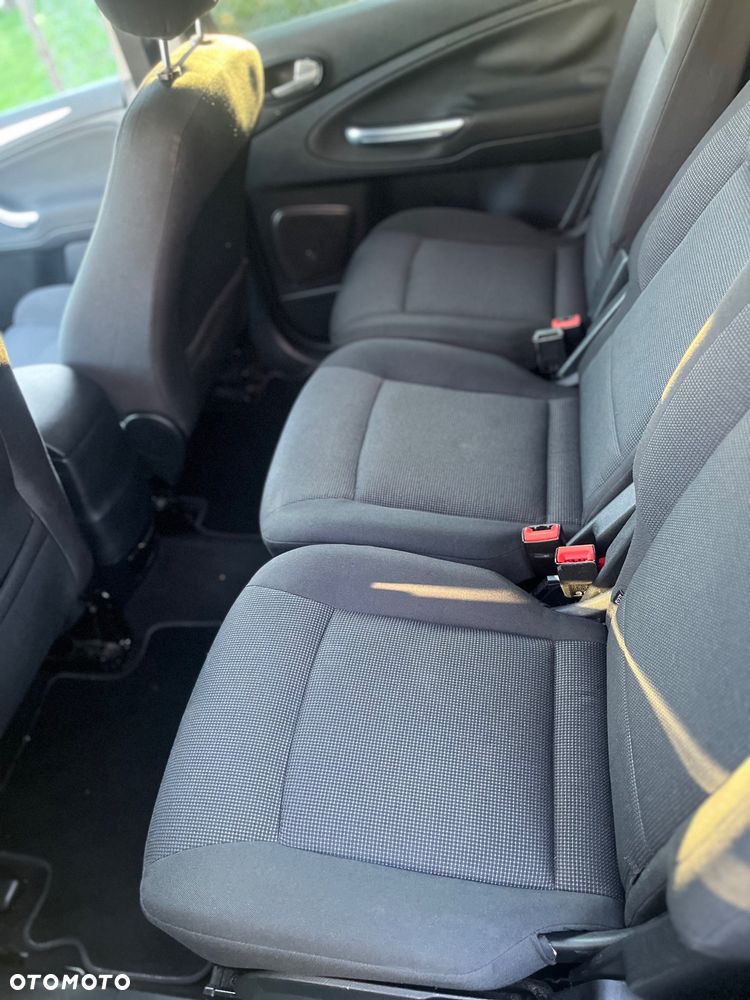 Ford S-Max - 11