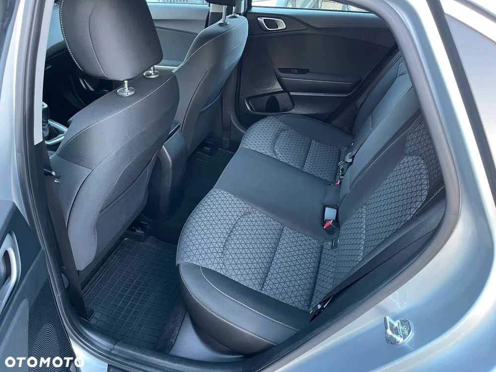 Kia Ceed 1.6 CRDi mHEV M - 6