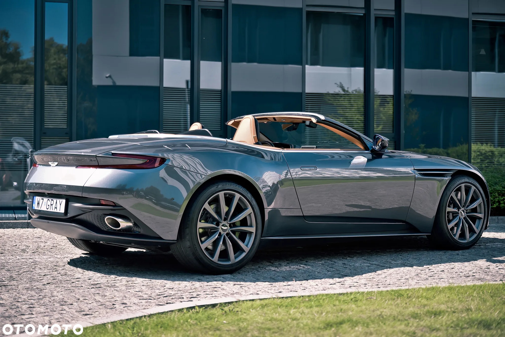 Aston Martin DB11 V8 Volante - 4