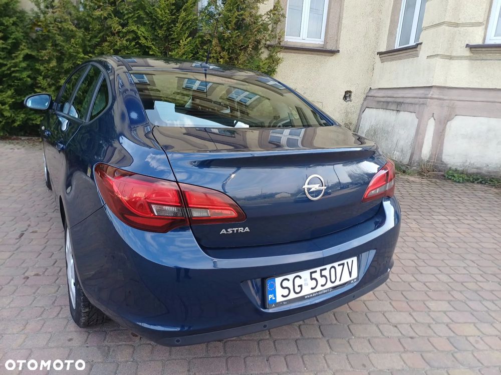 Opel Astra 1.6 Enjoy - 9