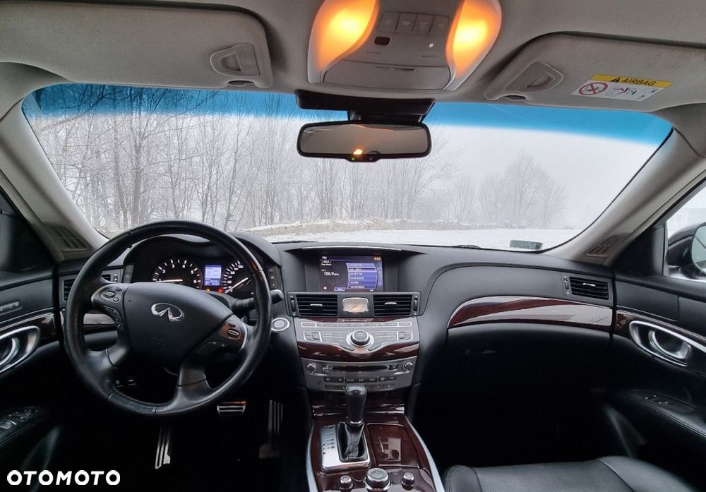 Infiniti Q70 - 26