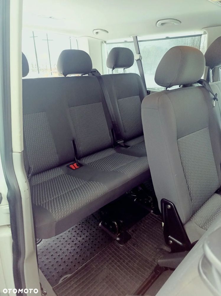 Volkswagen Caravelle - 10