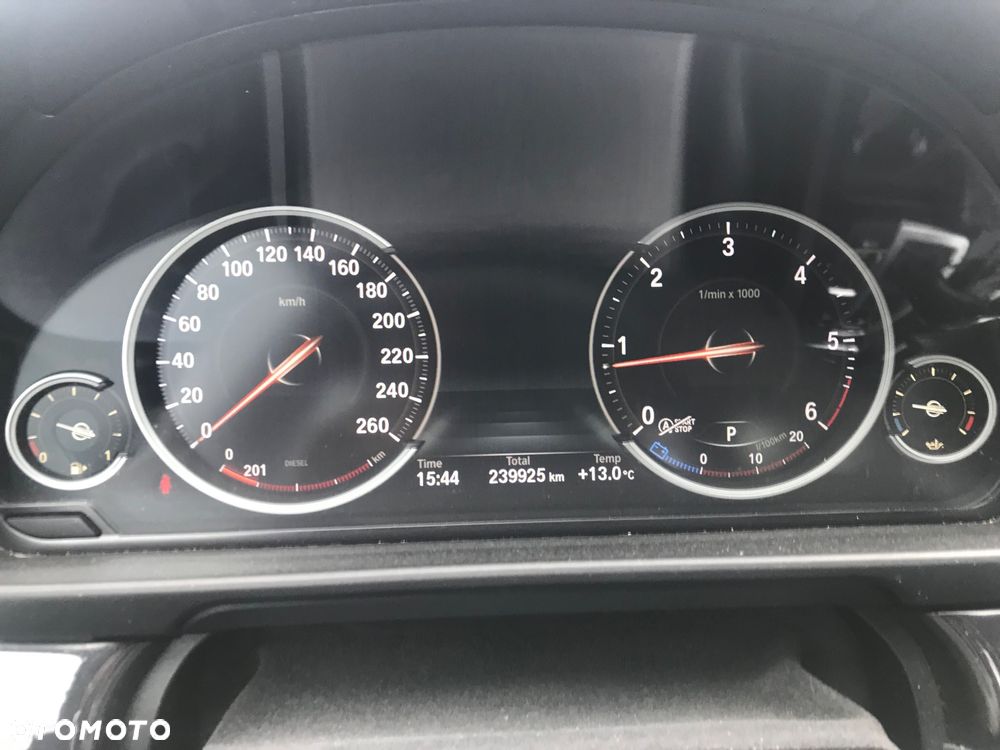 BMW Seria 5 525d xDrive - 6