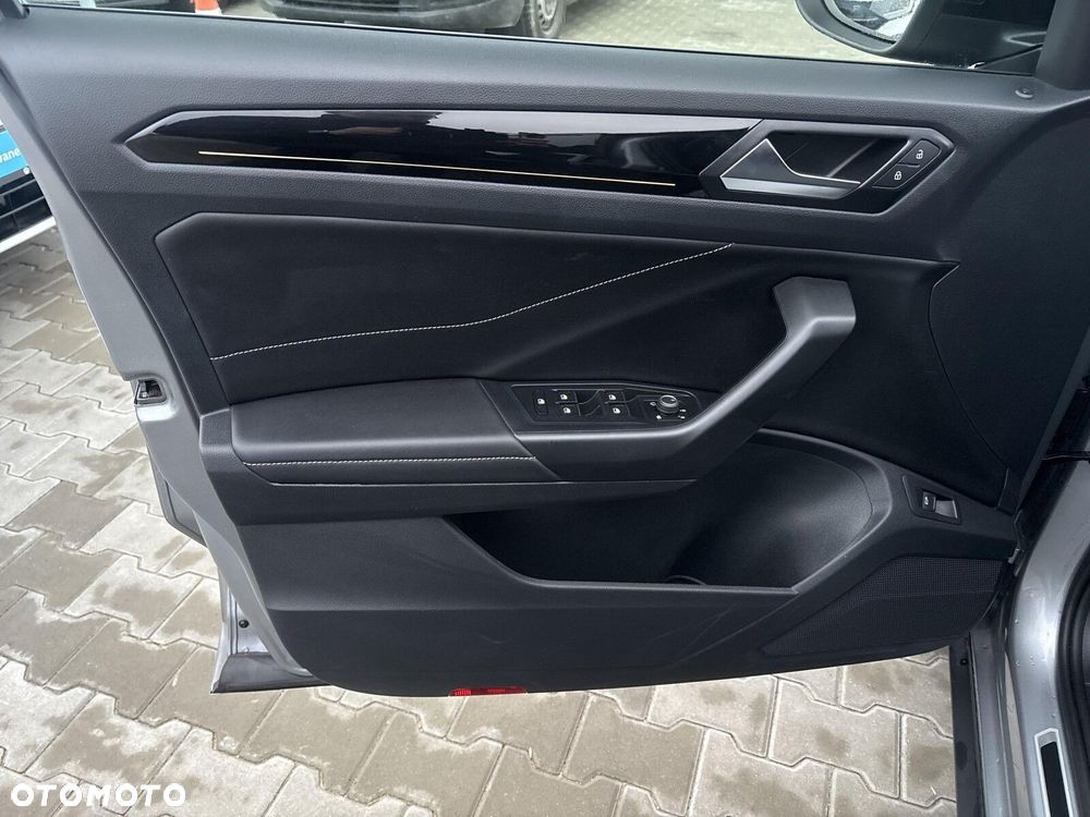 Volkswagen T-Roc - 15