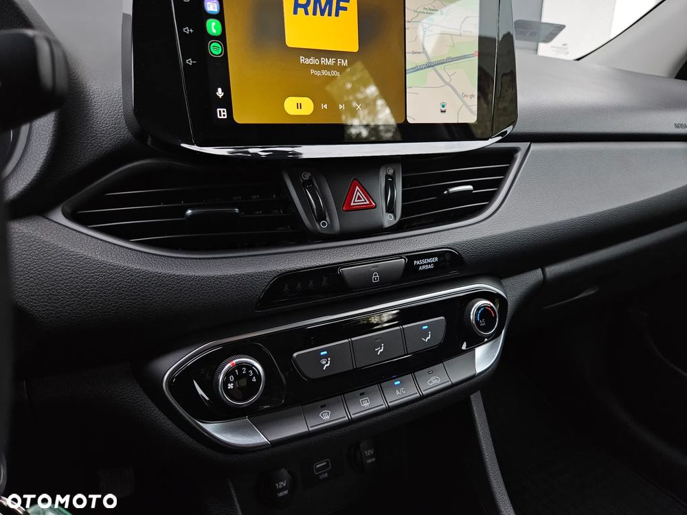 Hyundai i30 1.5 DPI Classic + - 16
