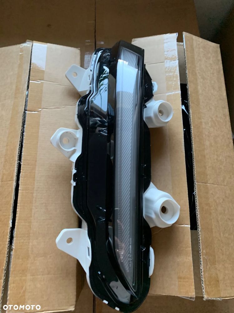PEUGEOT 208 II lampa LED DRL jazdy dziennej prawy 9824241280 EU