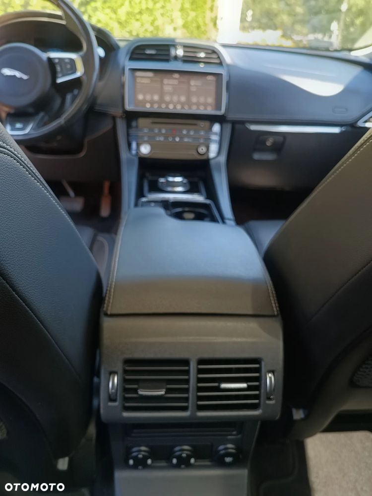 Jaguar F-Pace 2.0 i4D AWD R-Sport - 18