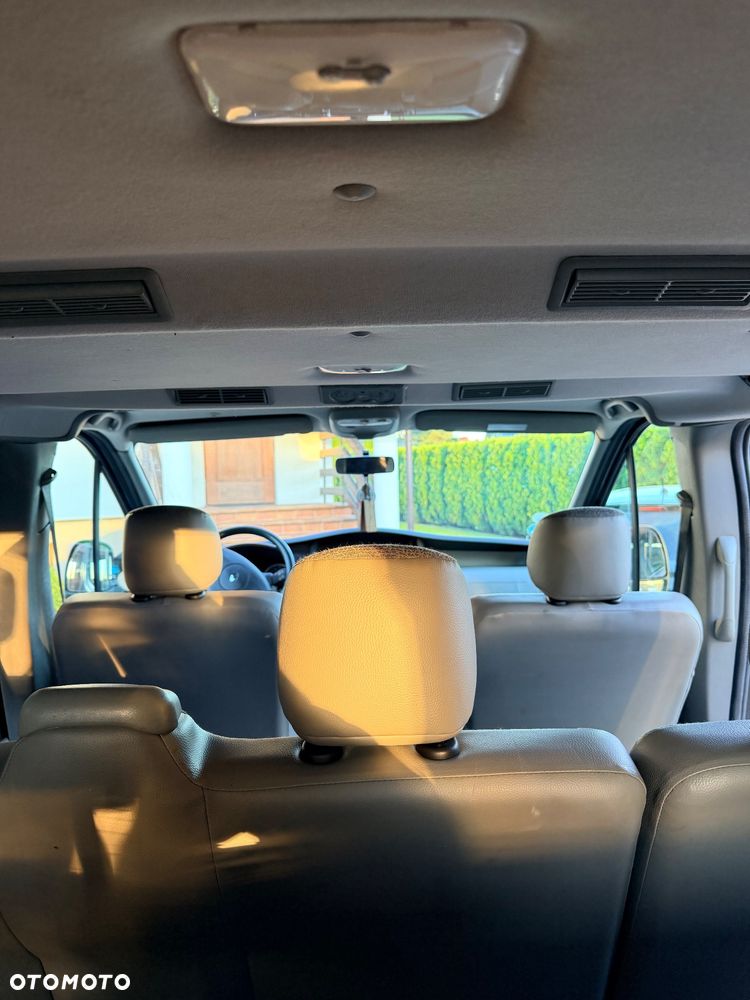Renault Trafic Grand Passenger Black Edition - 21