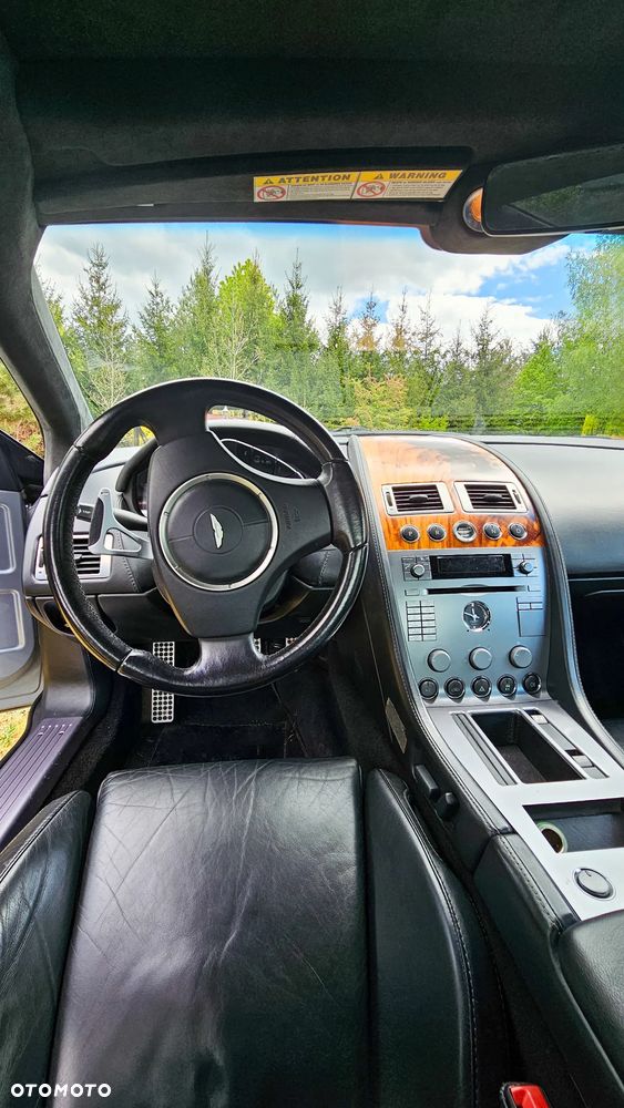 Aston Martin DB9 Standard - 29