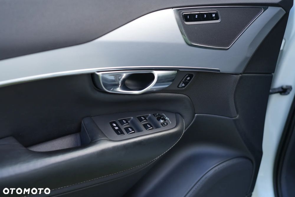 Volvo XC 90 T8 AWD Plug-In Hybrid Momentum 7os - 20