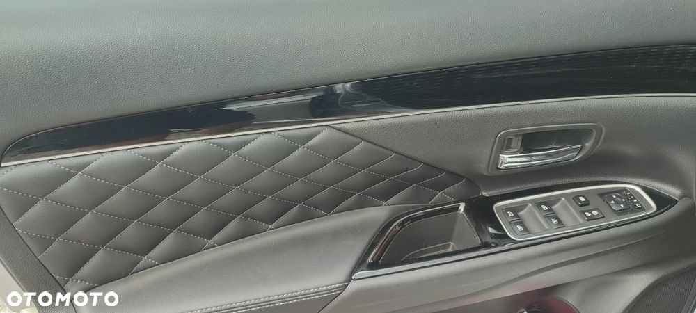 Mitsubishi Outlander Instyle + - 10