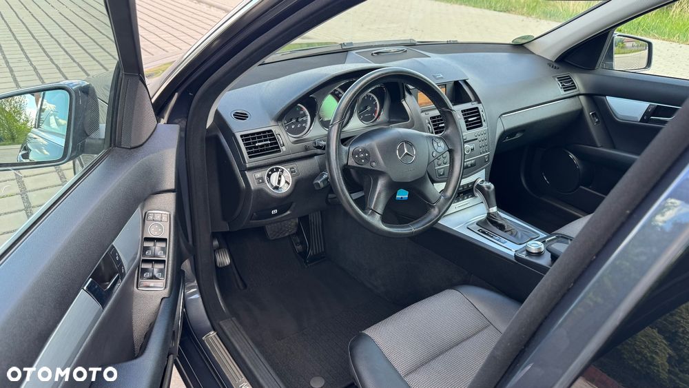 Mercedes-Benz Klasa C 180 CGI Automatik BlueEFFICIENCY Avantgarde - 14