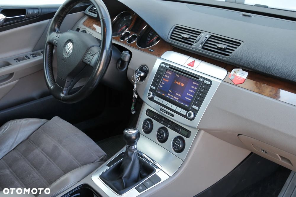 Volkswagen Passat 2.0 TDI DPF Highline - 20