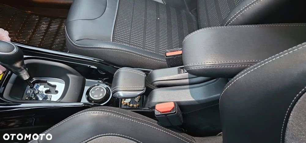 Peugeot 2008 1.2 Pure Tech GPF Allure S&S EAT6 - 18