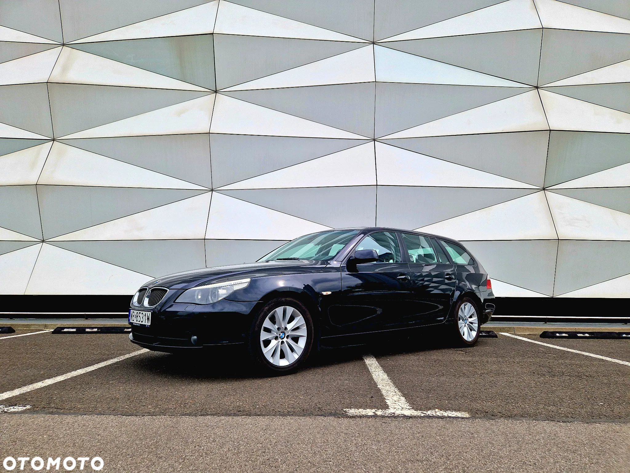 BMW Seria 5 545i - 11