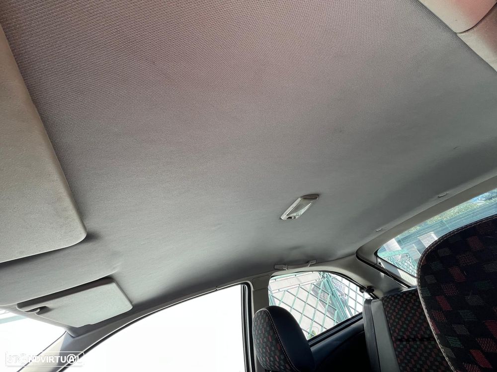 MG ZR 105 — fotografia 11