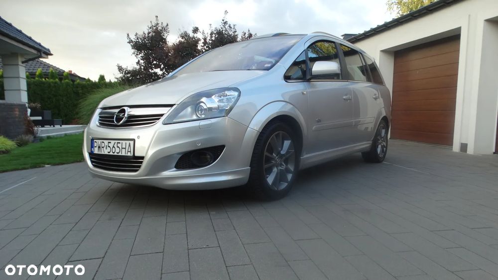Opel Zafira 1.8 Cosmo - 1