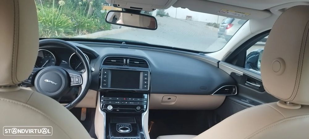 Jaguar XE 2.0 D Portfolio AWD Aut. - 10