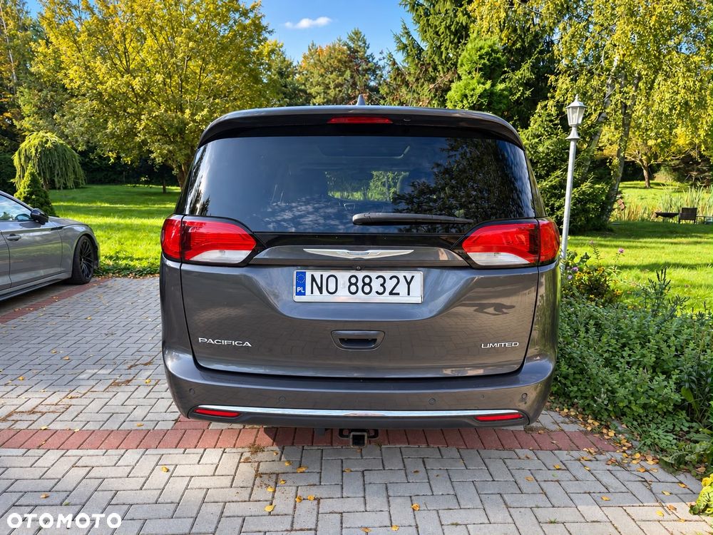Chrysler Pacifica - 4