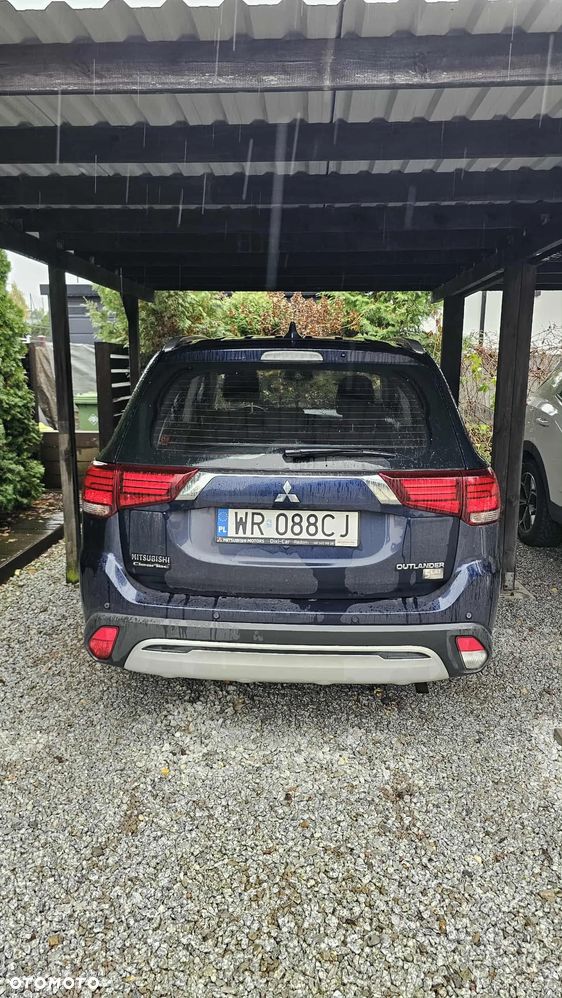 Mitsubishi Outlander 2.0 Invite + 2WD - 4